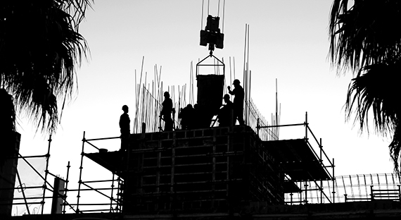  Les pays d’Afrique subsaharienne qui ont investi dans les infrastructures     en récoltent les fruits, mais une augmentation de l’investissement privé     s’impose pour stimuler la croissance (iStock by Getty Images/RapidEye).