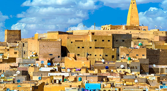 Un village traditionnel dans la vallée du M’Zab. L’économie algérienne se relève progressivement de la pandémie. (photo : Leonid Andronov)