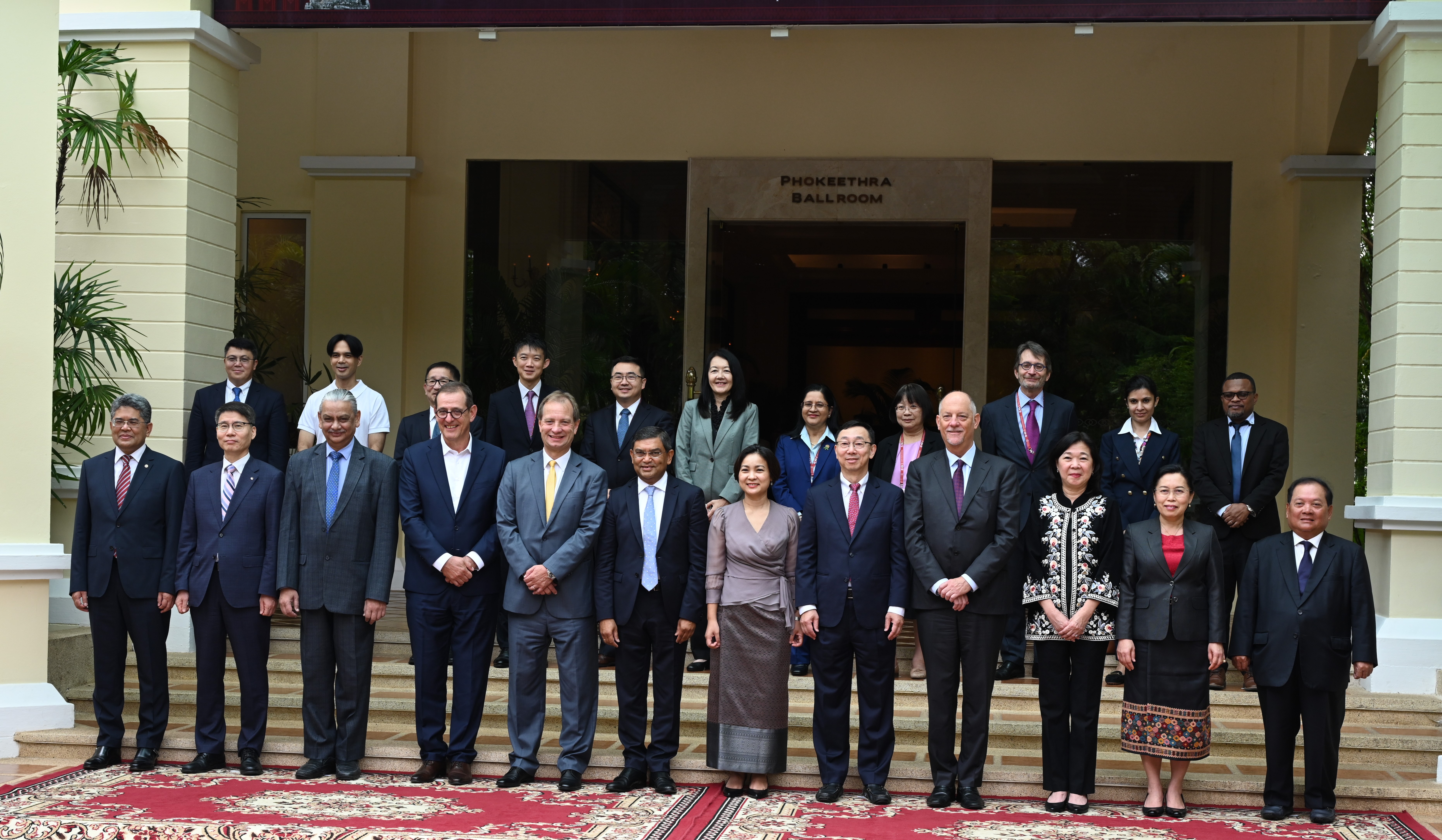 Group photo of the participant in the 16th SEACEN-BIS High-Level Seminar, Hosted by the National Bank of Cambodia in Partnership with IMF-Singapore training Institute, September 18, 2023, Cambodia